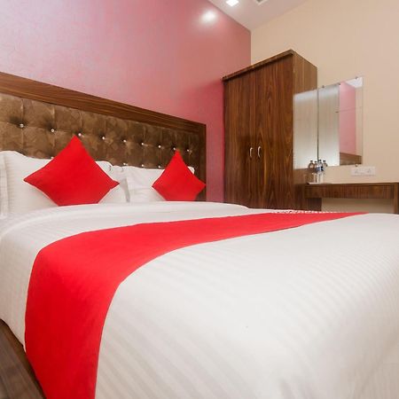 Hotel O Greenforest Near Airport Road Metro Station Bombay Extérieur photo