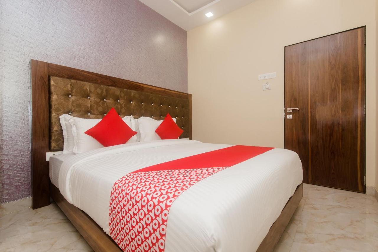 Hotel O Greenforest Near Airport Road Metro Station Bombay Extérieur photo