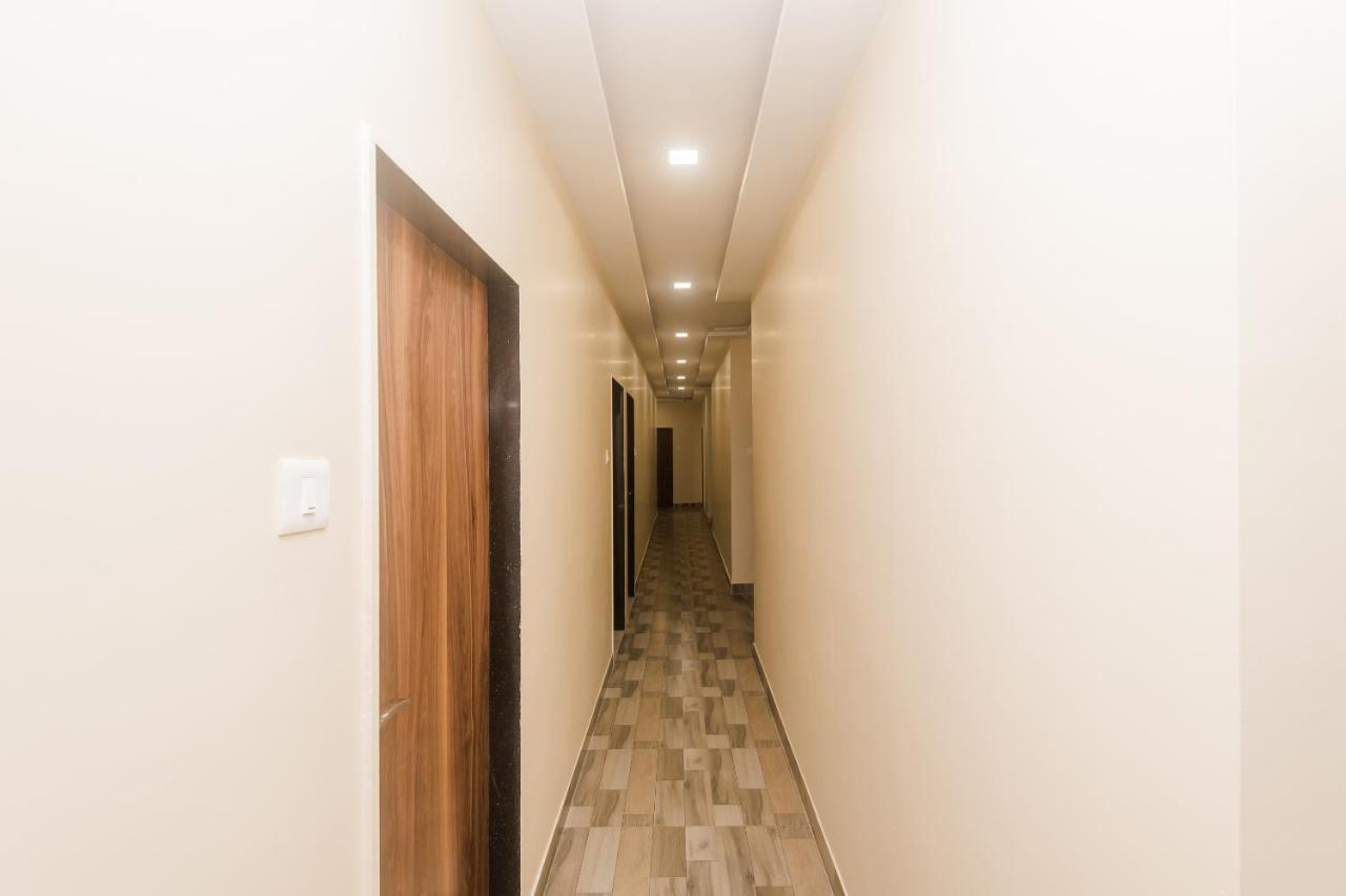 Hotel O Greenforest Near Airport Road Metro Station Bombay Extérieur photo