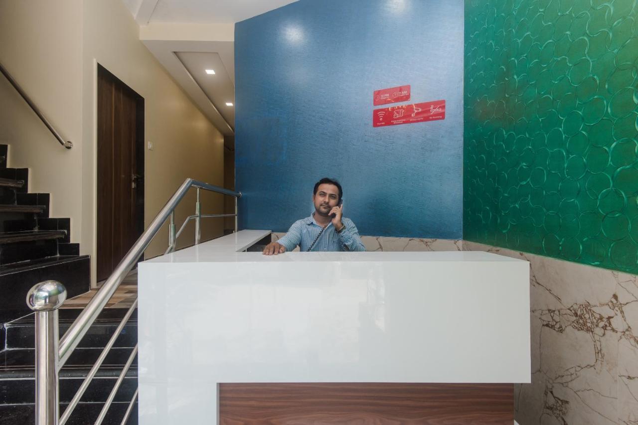 Hotel O Greenforest Near Airport Road Metro Station Bombay Extérieur photo