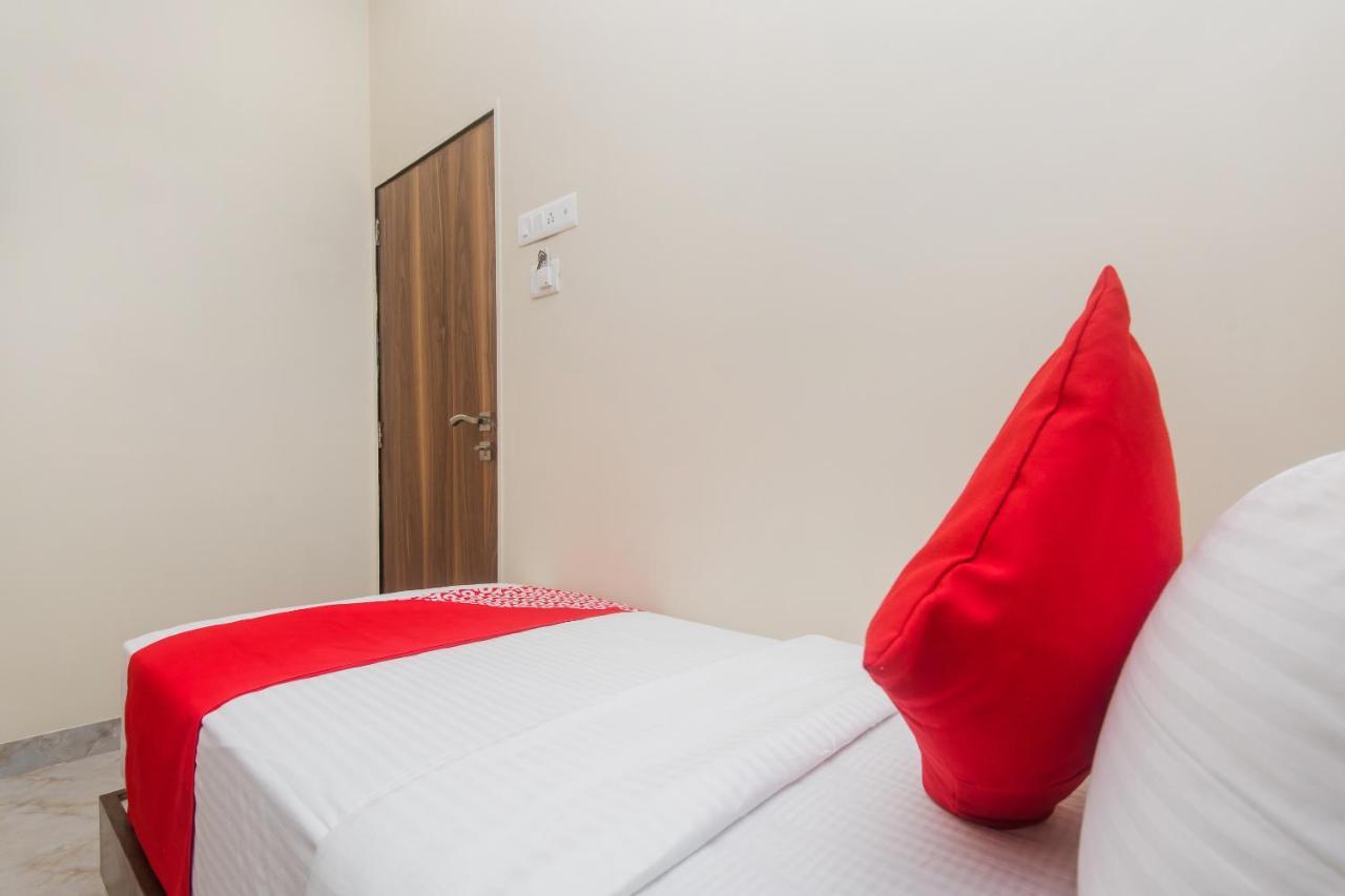 Hotel O Greenforest Near Airport Road Metro Station Bombay Extérieur photo