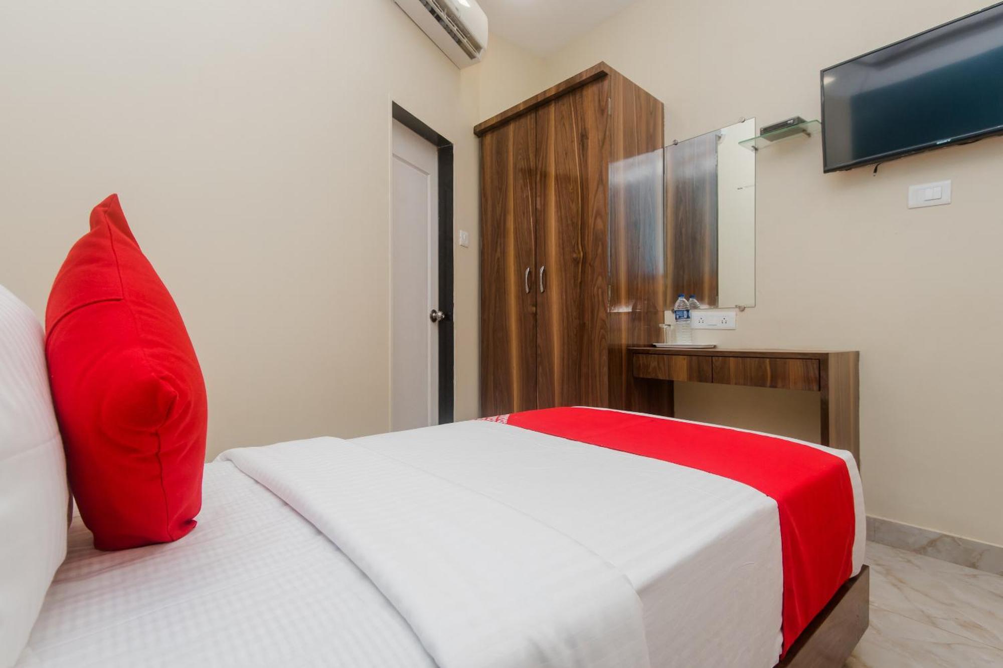 Hotel O Greenforest Near Airport Road Metro Station Bombay Extérieur photo