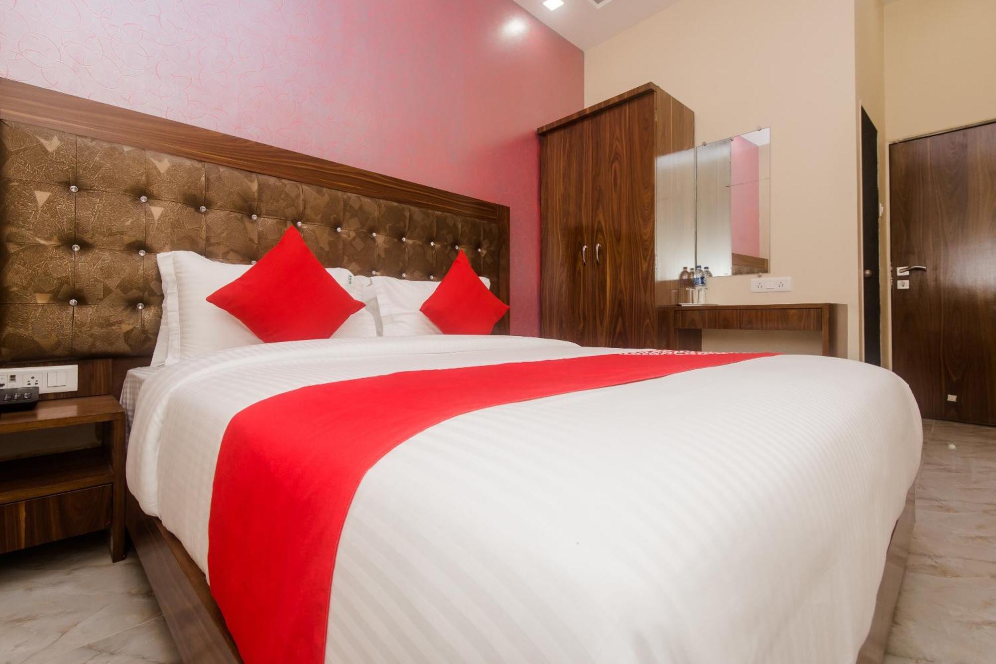 Hotel O Greenforest Near Airport Road Metro Station Bombay Extérieur photo